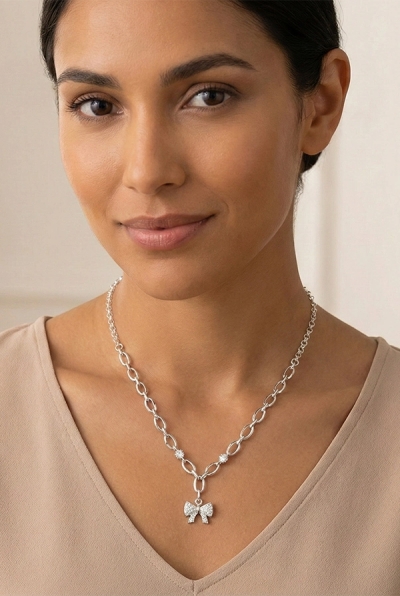 Сребърно Колие с елемент "Панделка"